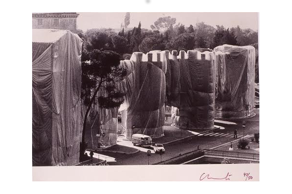 Christo, Wrapped Roman Wall, Porta Pinciana et Mur Aurélien, photo de Massimo Piersanti
