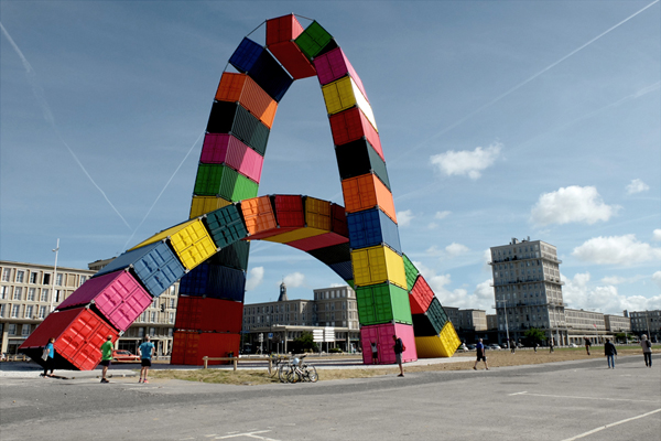 Vincent Ganivet, Catène de containers©Estelle Coletta