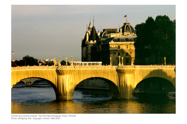 The Pont Neuf Wrapped, Paris 1975-1985, Photo Wolfgang Voltz, © Christ 1985-2005 